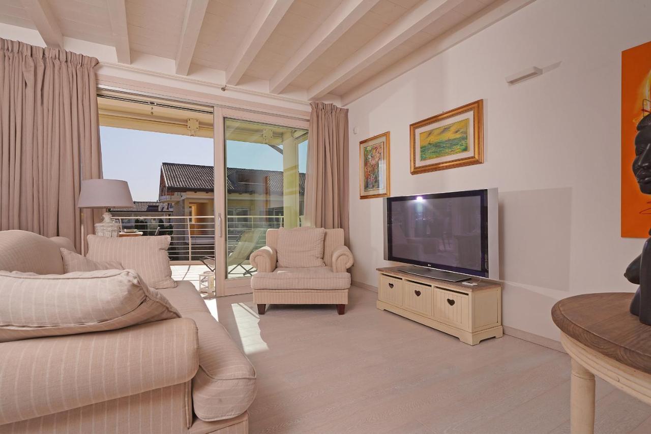 Apartamento Gardagate - Residenza Caesar 'Benaco' Sirmione Exterior foto