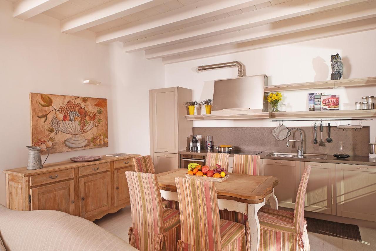 Apartamento Gardagate - Residenza Caesar 'Benaco' Sirmione Exterior foto