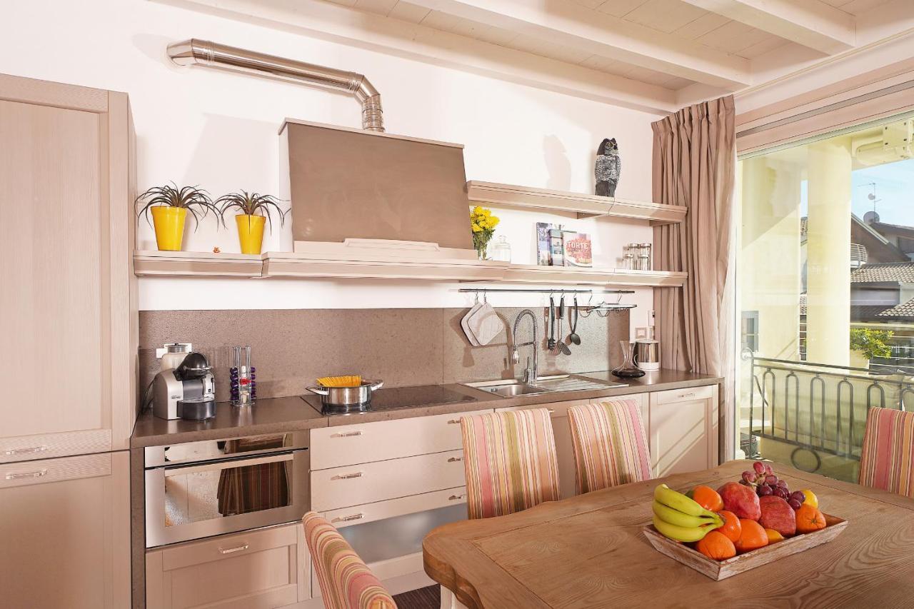 Apartamento Gardagate - Residenza Caesar 'Benaco' Sirmione Exterior foto