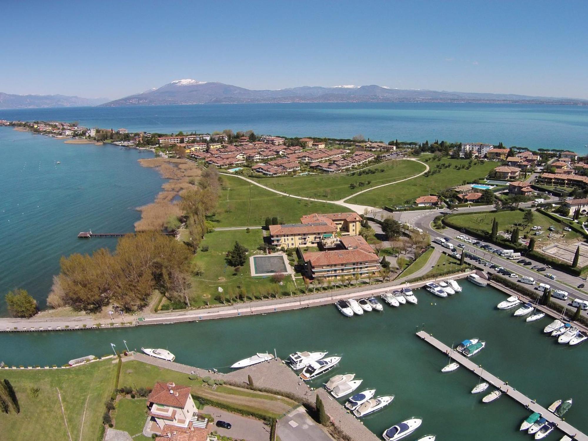 Apartamento Gardagate - Residenza Caesar 'Benaco' Sirmione Exterior foto